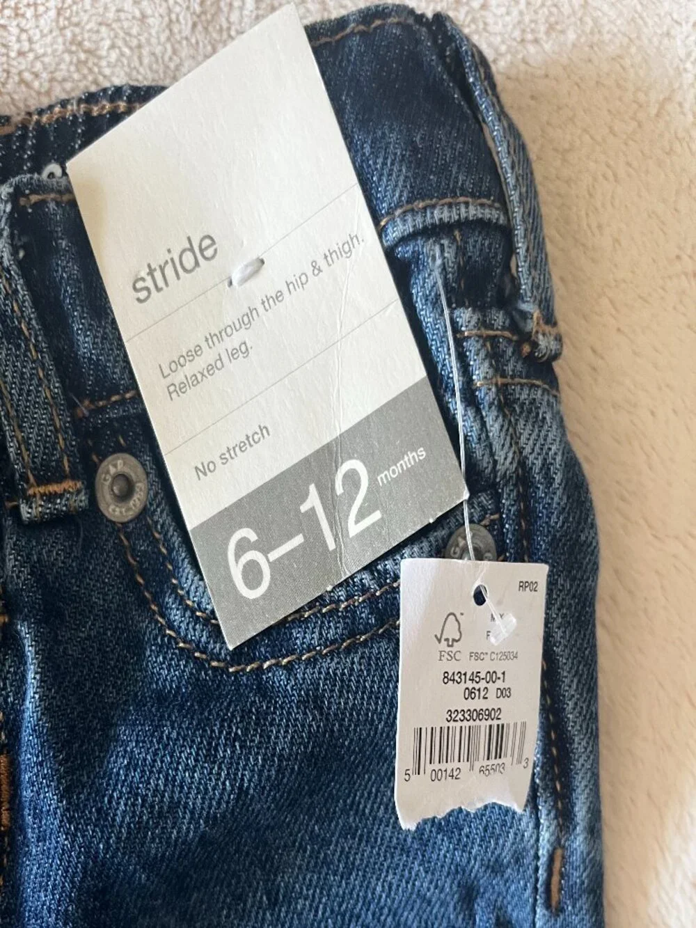 NEW WITH TAGS! Baby Gap Denim Jeans with Star Detail — Size 6–12 Months